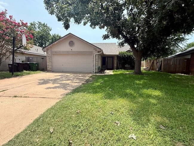 Photo - 2107 Willow Way