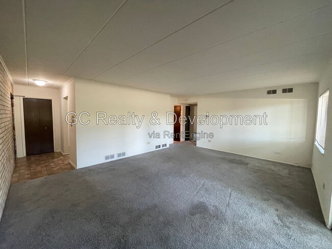 Photo - 180 N Wolf Rd Unit 1d