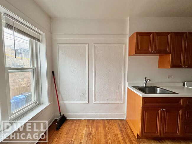 6540 N Lakewood Ave Unit S