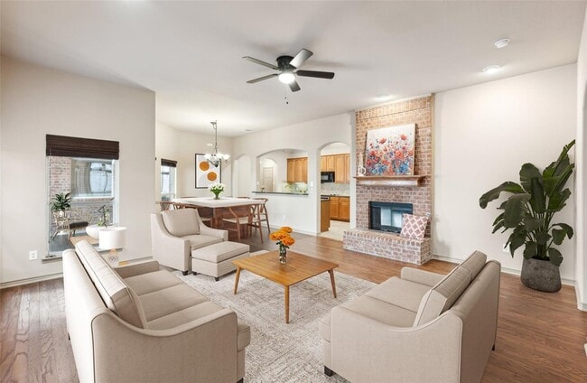 Photo - 7586 St Stephen's Square