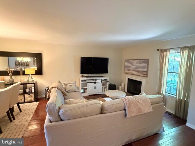 Photo - 767 Scotch Way