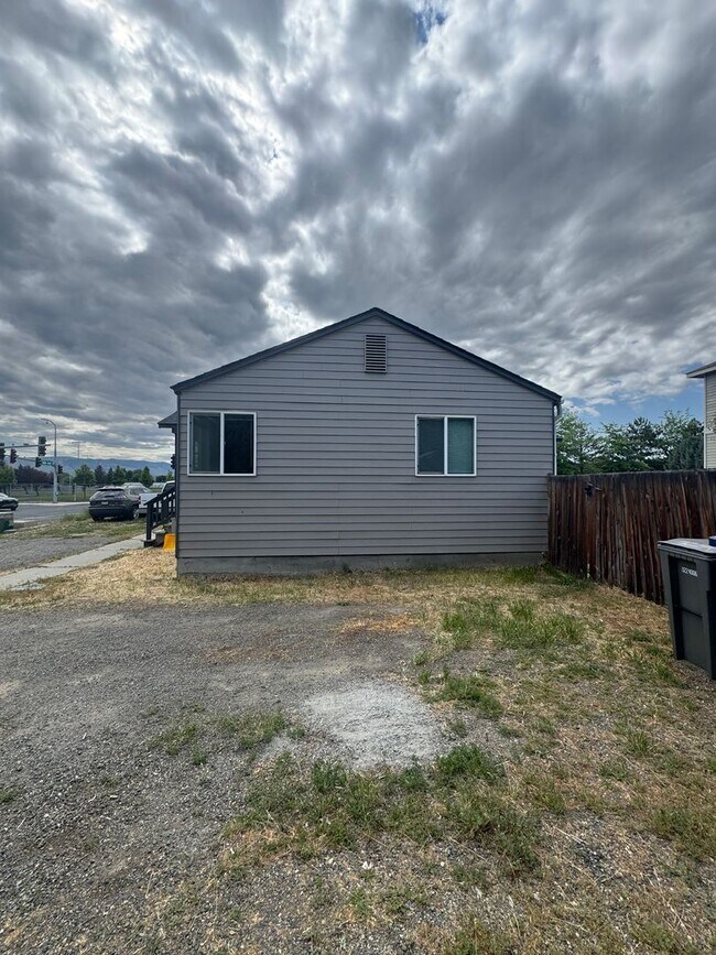 Photo - PET FRIENDLY FULLY FENCED