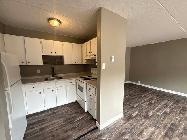 Building Photo - 411 Ellerdale St Unit 107