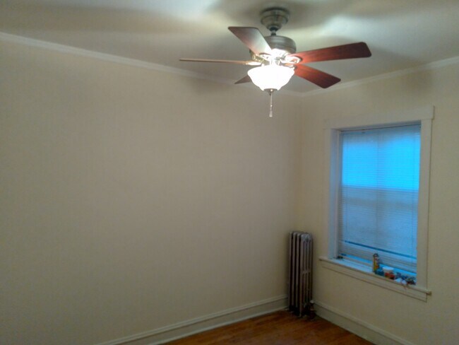 Bedroom - 5254 W Melrose St Unit 1