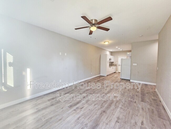 Photo - 1121 Sixshooter Ave