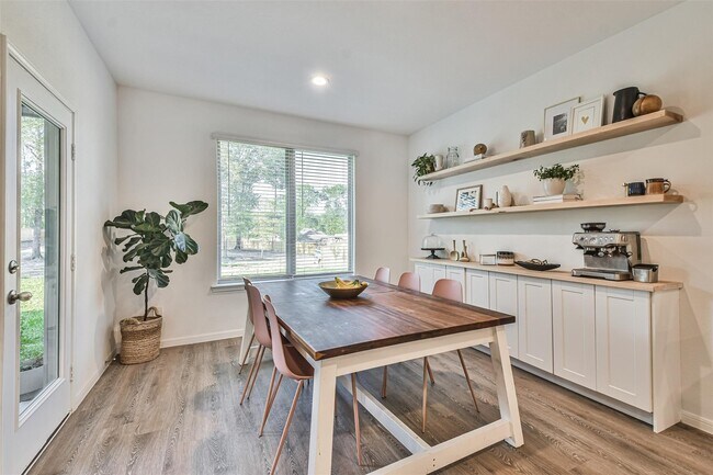102 Whelan Ln