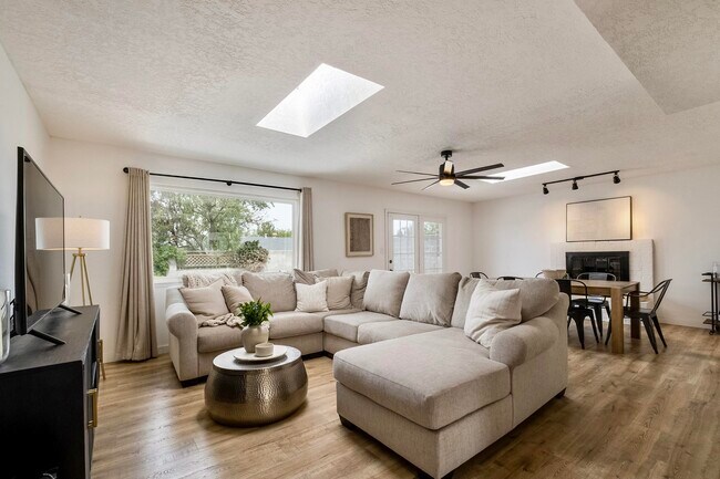 Photo - 10409 Manzanillo Ave NE Casa