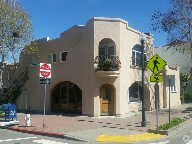 Building Photo - 6401 Fairmount Ave Rental