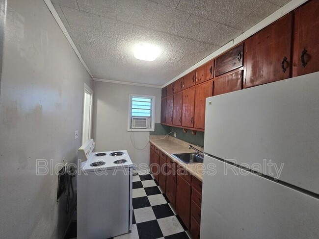Building Photo - 3308 Archdale Rd Unit Apt B