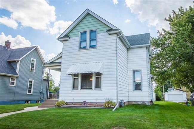 Building Photo - 3 bedroom home