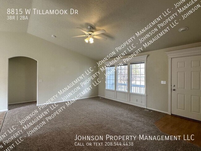 Photo - 8815 W Tillamook Dr