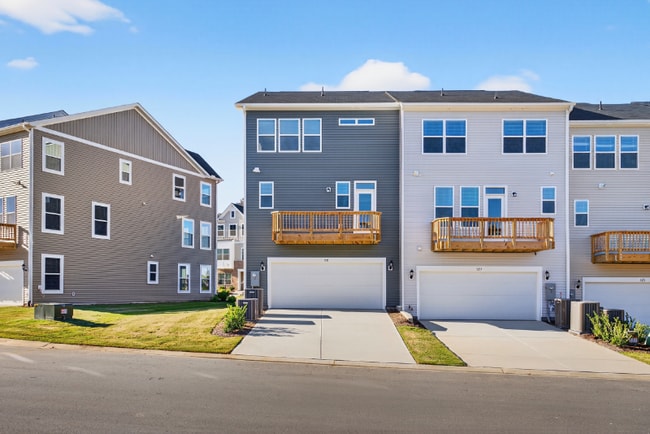 Photo - 331 Chesapeake Cmns St