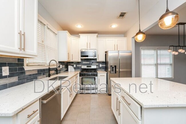 Photo - 617 McDonald St SE