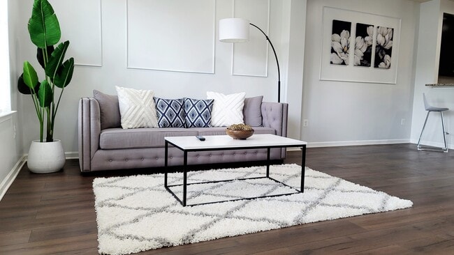 Photo - 6109 Hanlon St