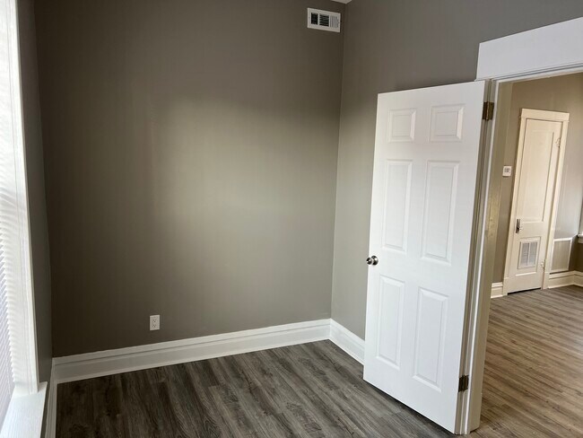 Bedroom 1 - 3001 W 41st St Unit 1R