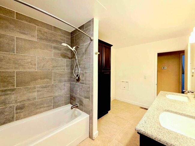 Photo - Large 4 Bed, 2 Bath in Desirable East Wena...