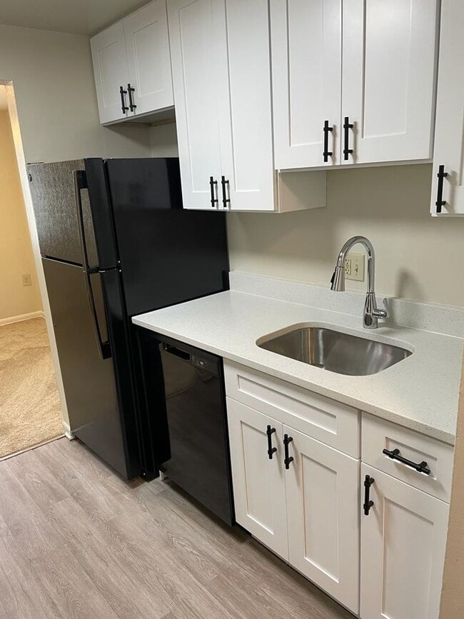 Mallard Courts Apartments