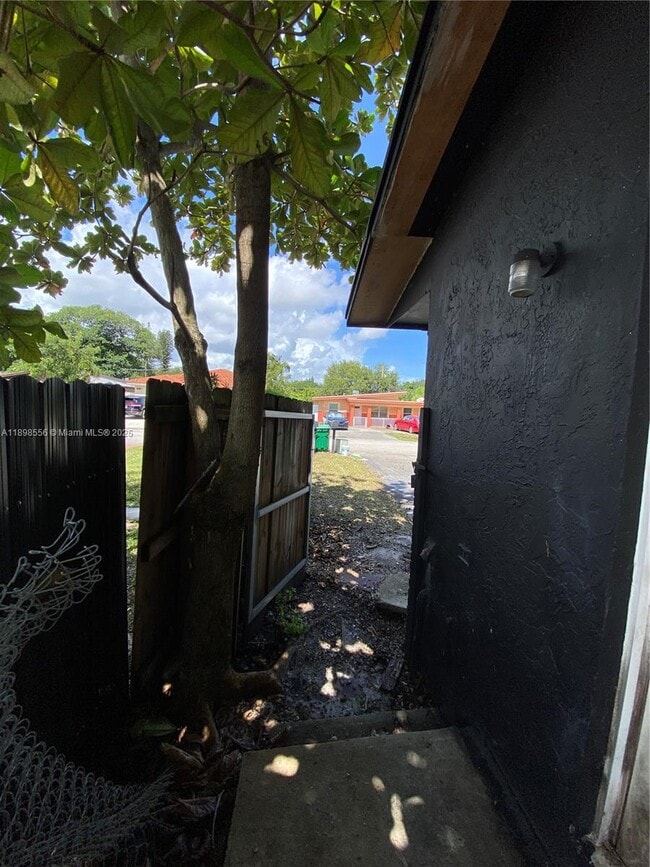 Photo - 6132 SW 39th St Unit Front