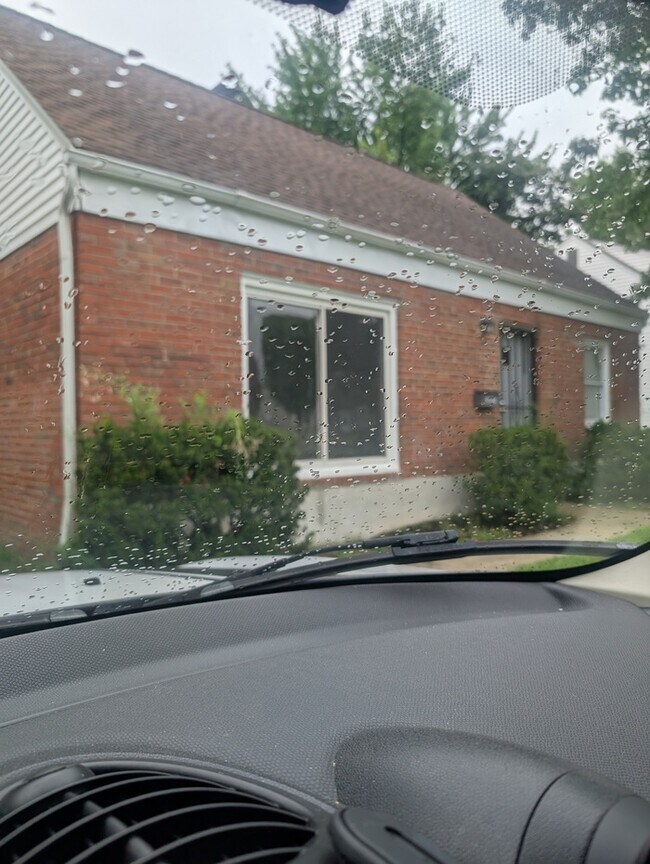 Photo - Charming 4 beds 1 bath in Euclid!