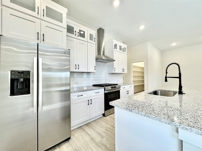 Photo - 8732 Kington