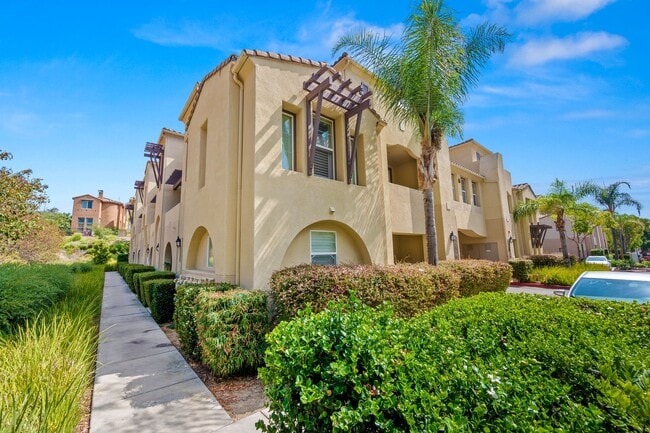 Building Photo - Mission Valley 3 Bedroom Townhome at Escal... Unit 1