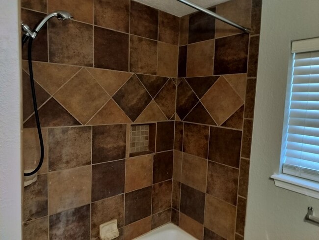 Photo - 3 Bedroom, 1 bathroom house in Edmond, OK with central heat and air