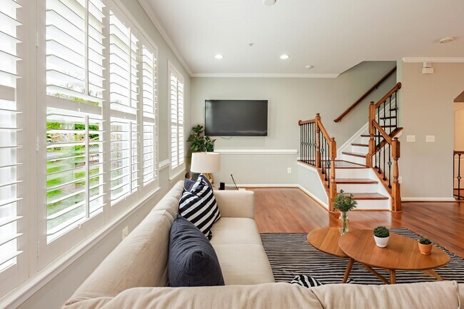 Photo - 506 Ava Way NE