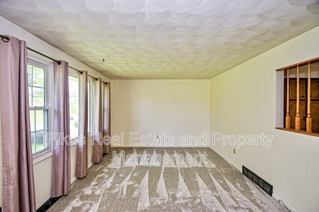 Photo - 3300 Lake Center St NW