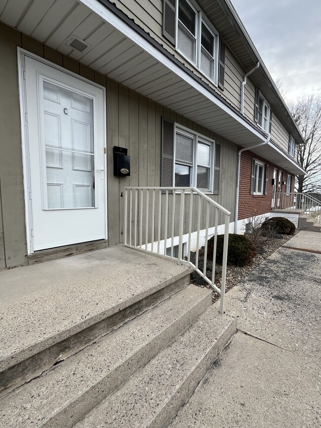 Photo - 611 Lincoln Way W