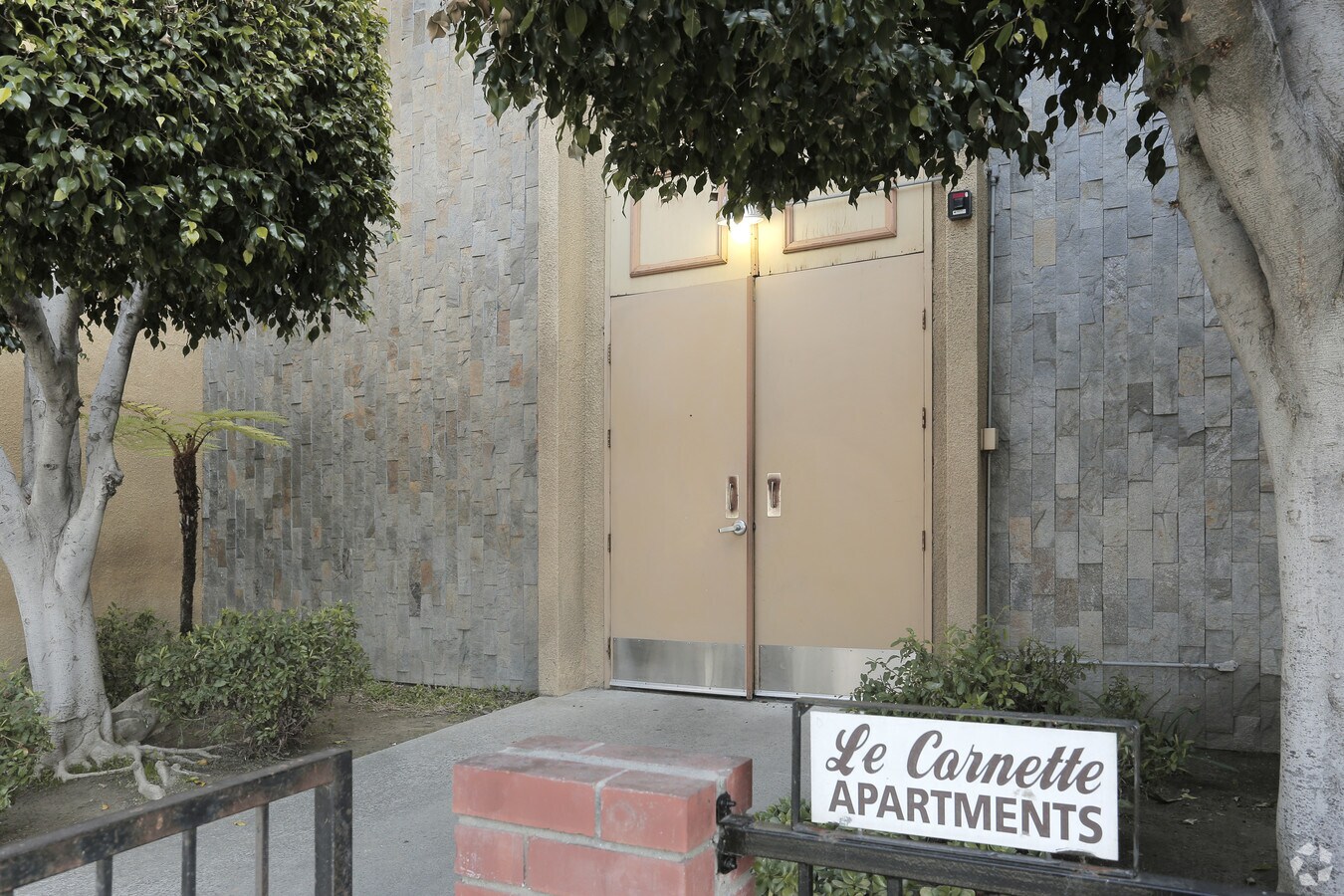 Le Cornette - Devington Apartments