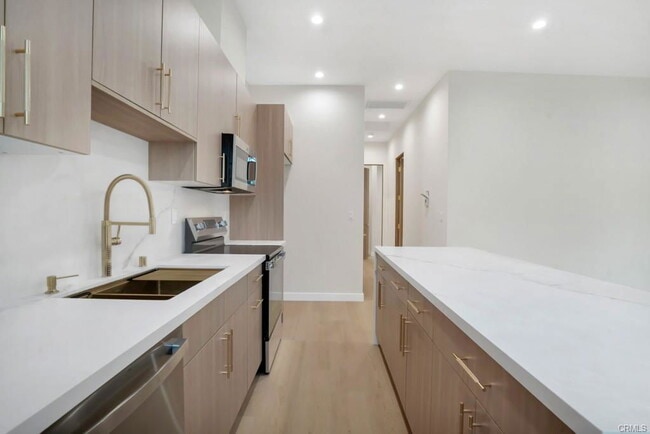 Photo - 17425 Los Alimos St