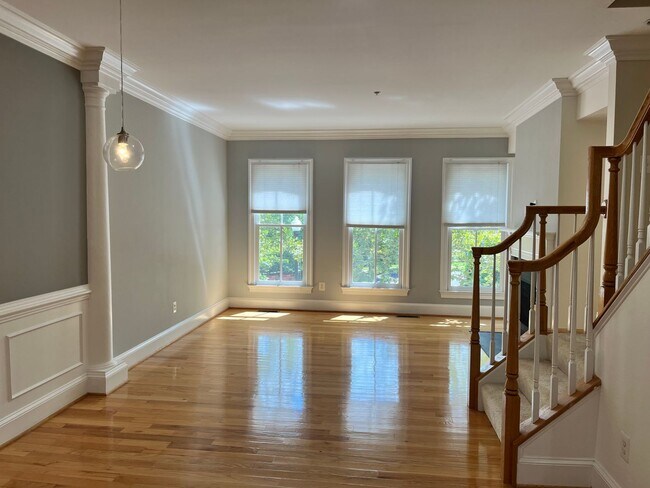 Photo - 711 Carpenter Rd
