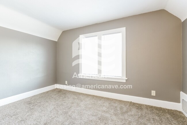 Photo - 250 Studebaker St