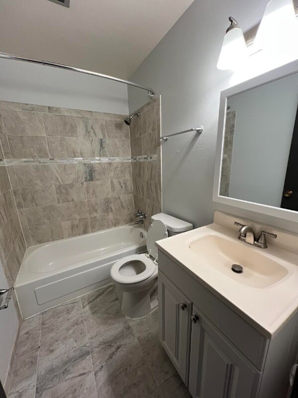 Photo - 2605 N Frederick Ave Unidad 308