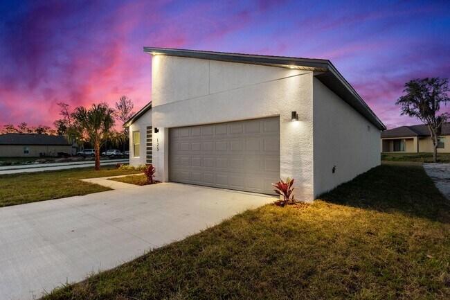 Photo - Deposit-Free! Modern, energy efficient hom...