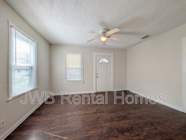 Photo - 217 E 48th St