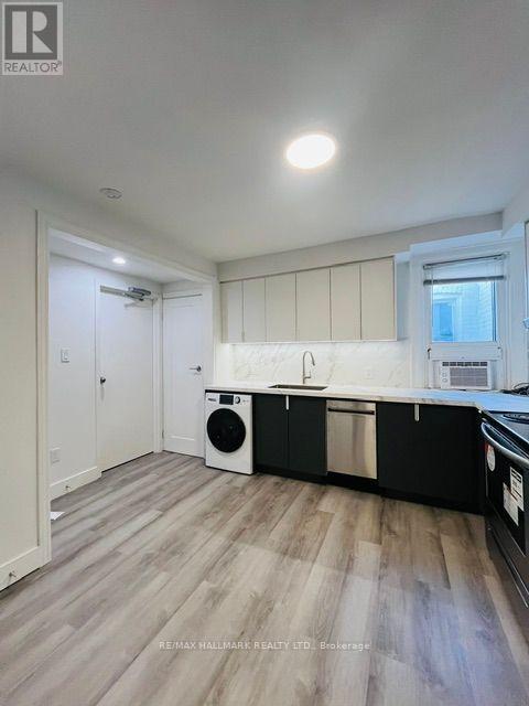 Photo - 2961 Lake Shore Blvd W