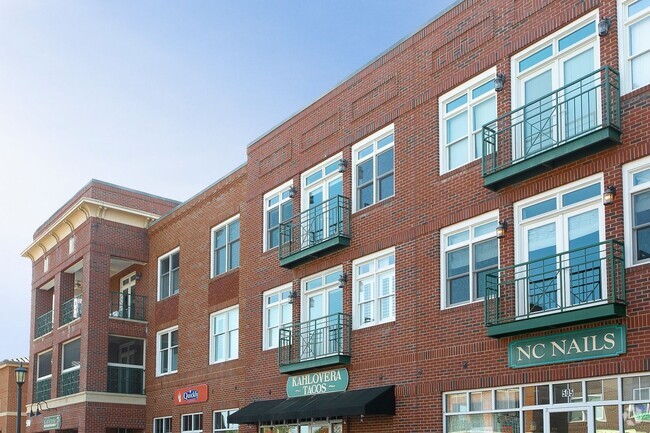 Building Photo - 1 Bedroom w/Den Condo In Meadowmont Villag...