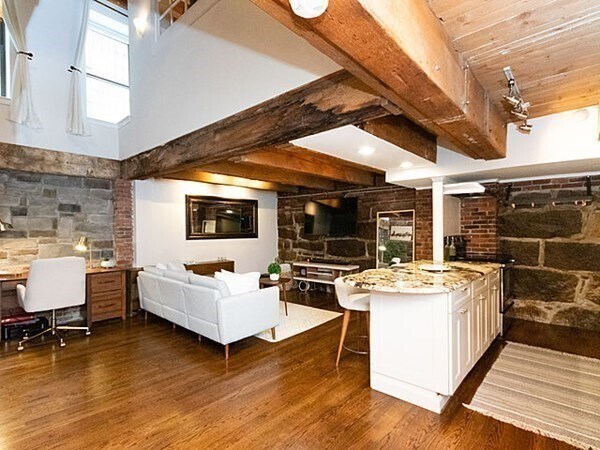 82 Commercial St Unit 1