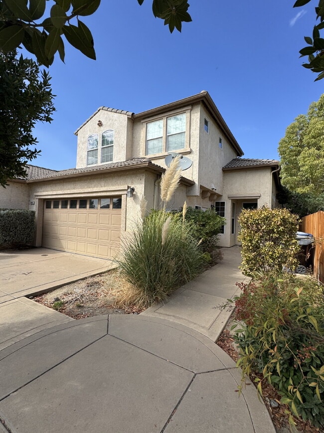 Photo - FIRST MONTH FREE RENT
Luxurious 4-Bed, 4-B...