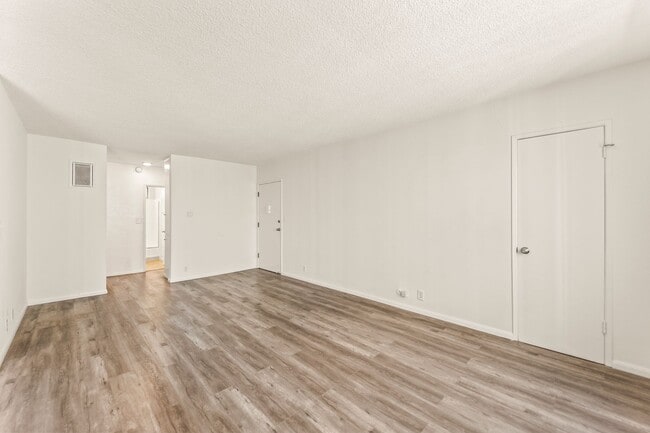 714 W Knoll Dr Unit 04