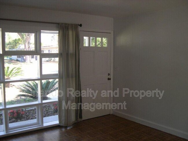 Photo - 220 Golden Days Dr