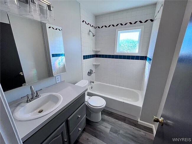 Photo - 146 Ramsdell Ave Unidad Upper