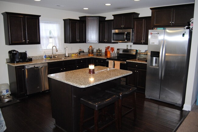 Photo - 302 Carew Dr