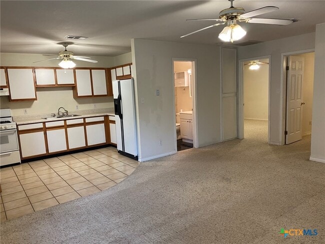 Photo - 570 Beverly Ln