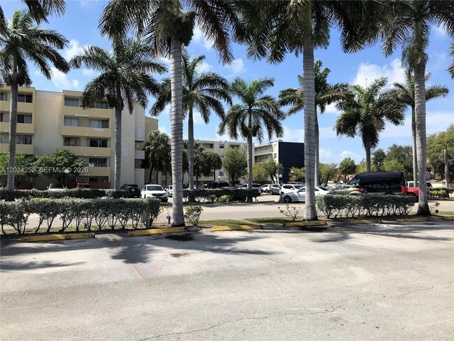 Building Photo - 10000 NW 80th Ct Unit 2225