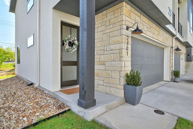 Photo - 2050 Lohmans Spur Rd Unit 2301