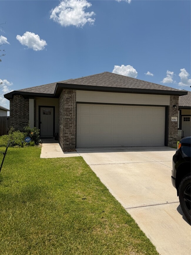 Building Photo - 3056 Plateau Dr