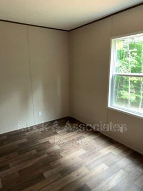 Photo - 3568 Old Cedar Falls Rd