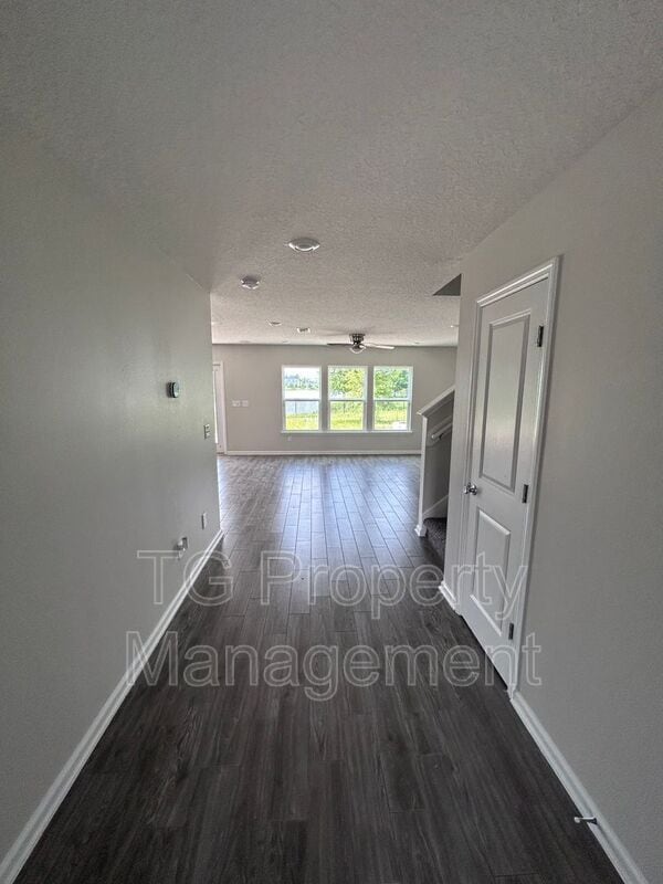 Photo - 102 Bluejack Ln